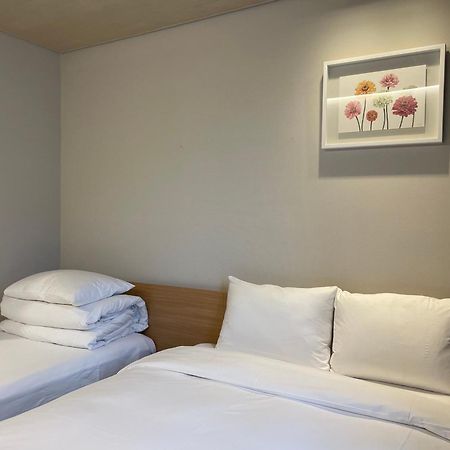 Grand City Hotel Changwon Bagian luar foto