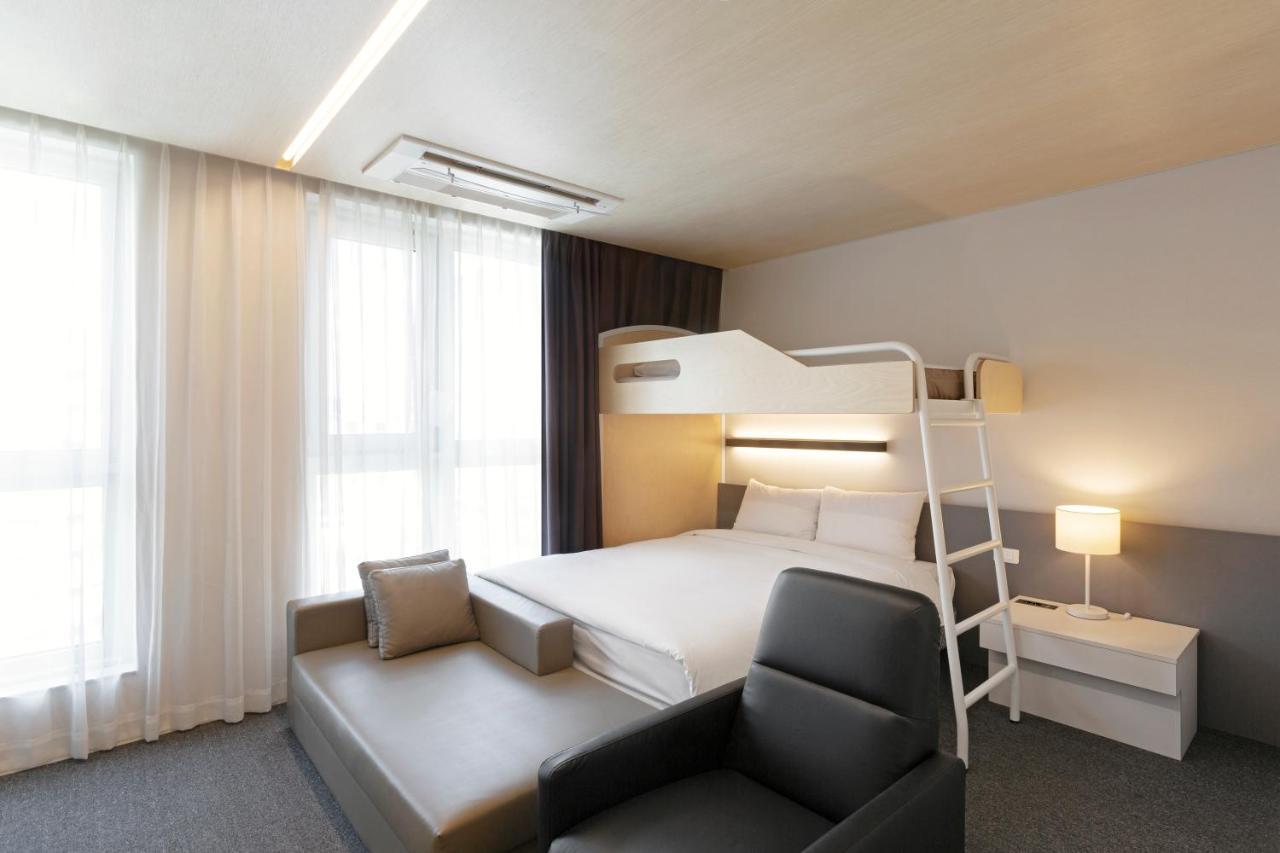 Grand City Hotel Changwon Bagian luar foto