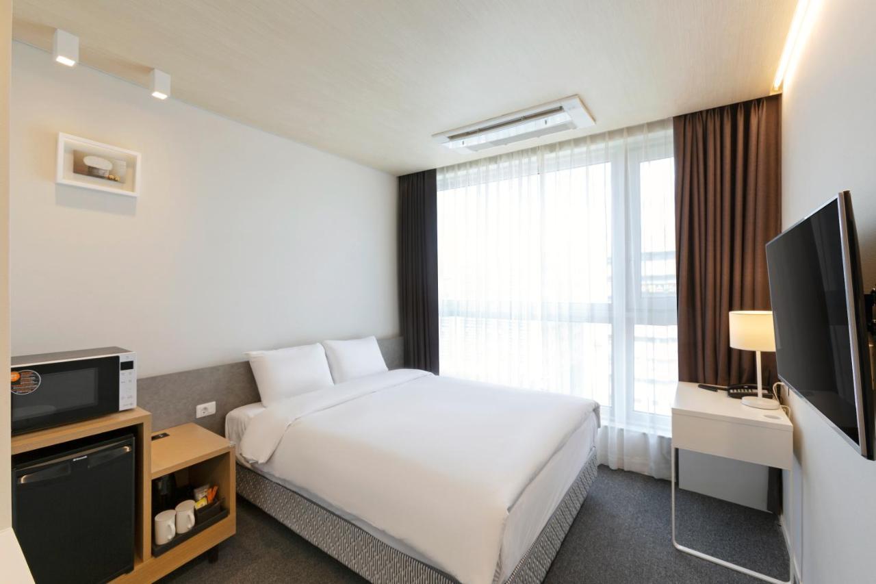 Grand City Hotel Changwon Bagian luar foto