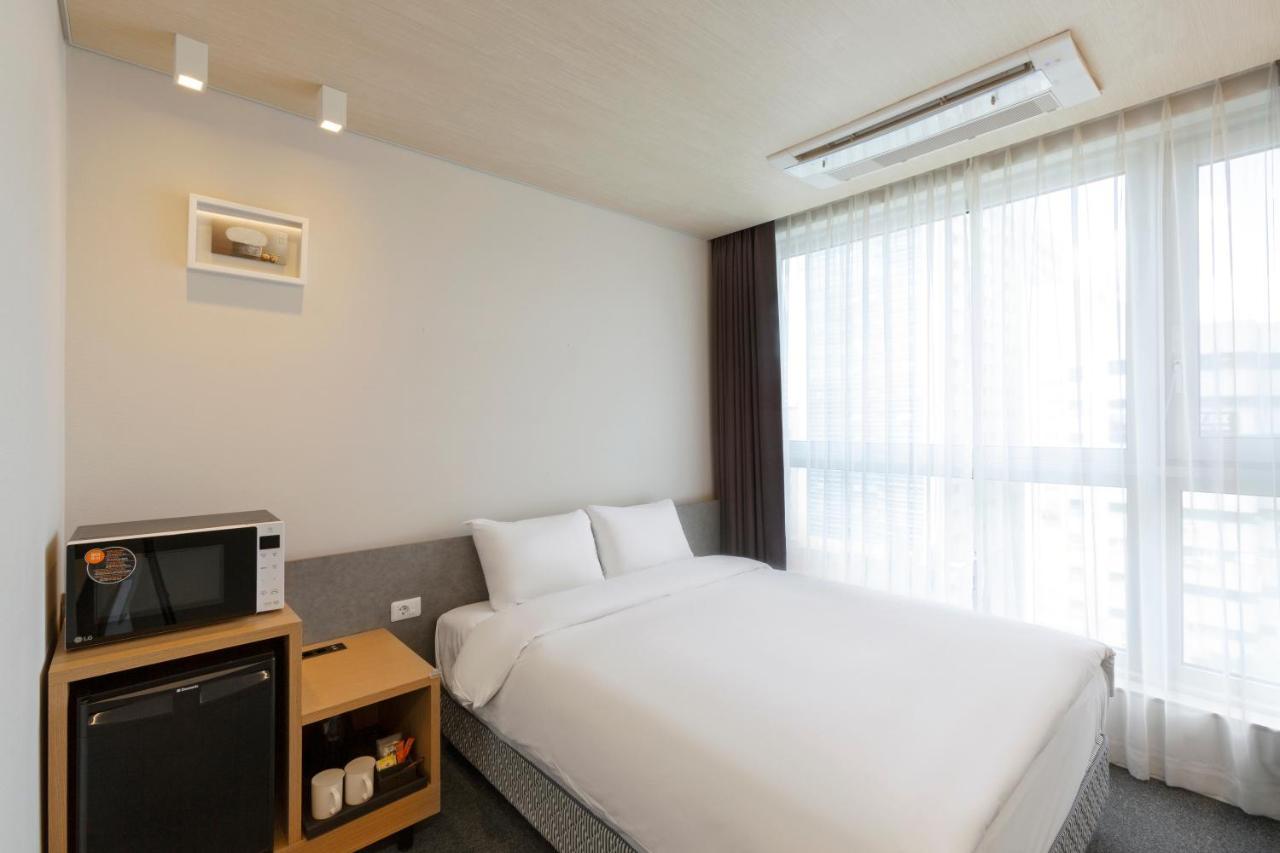 Grand City Hotel Changwon Bagian luar foto