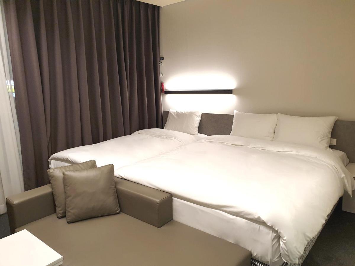 Grand City Hotel Changwon Bagian luar foto