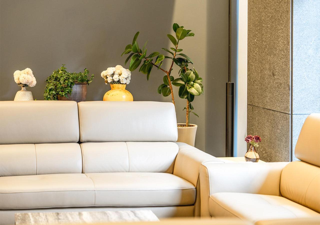 Grand City Hotel Changwon Bagian luar foto
