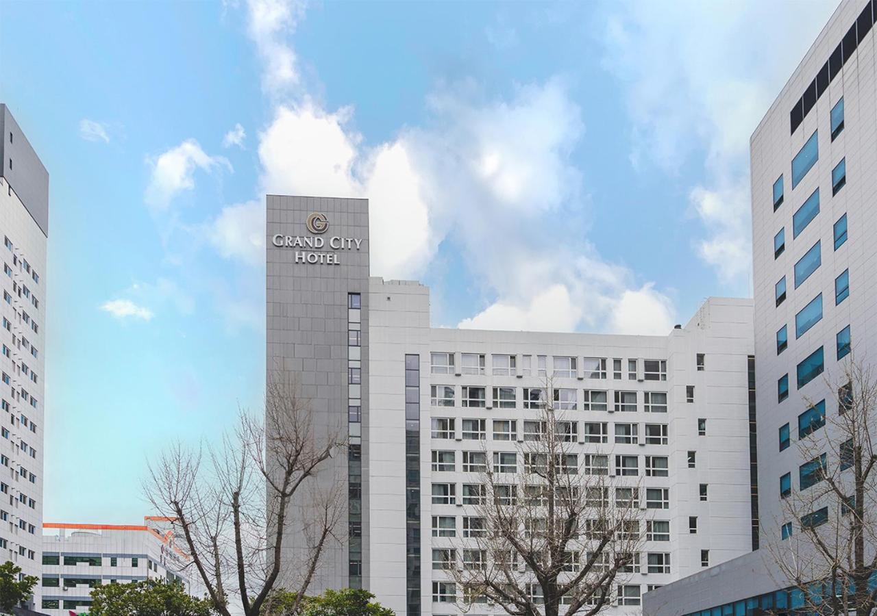 Grand City Hotel Changwon Bagian luar foto
