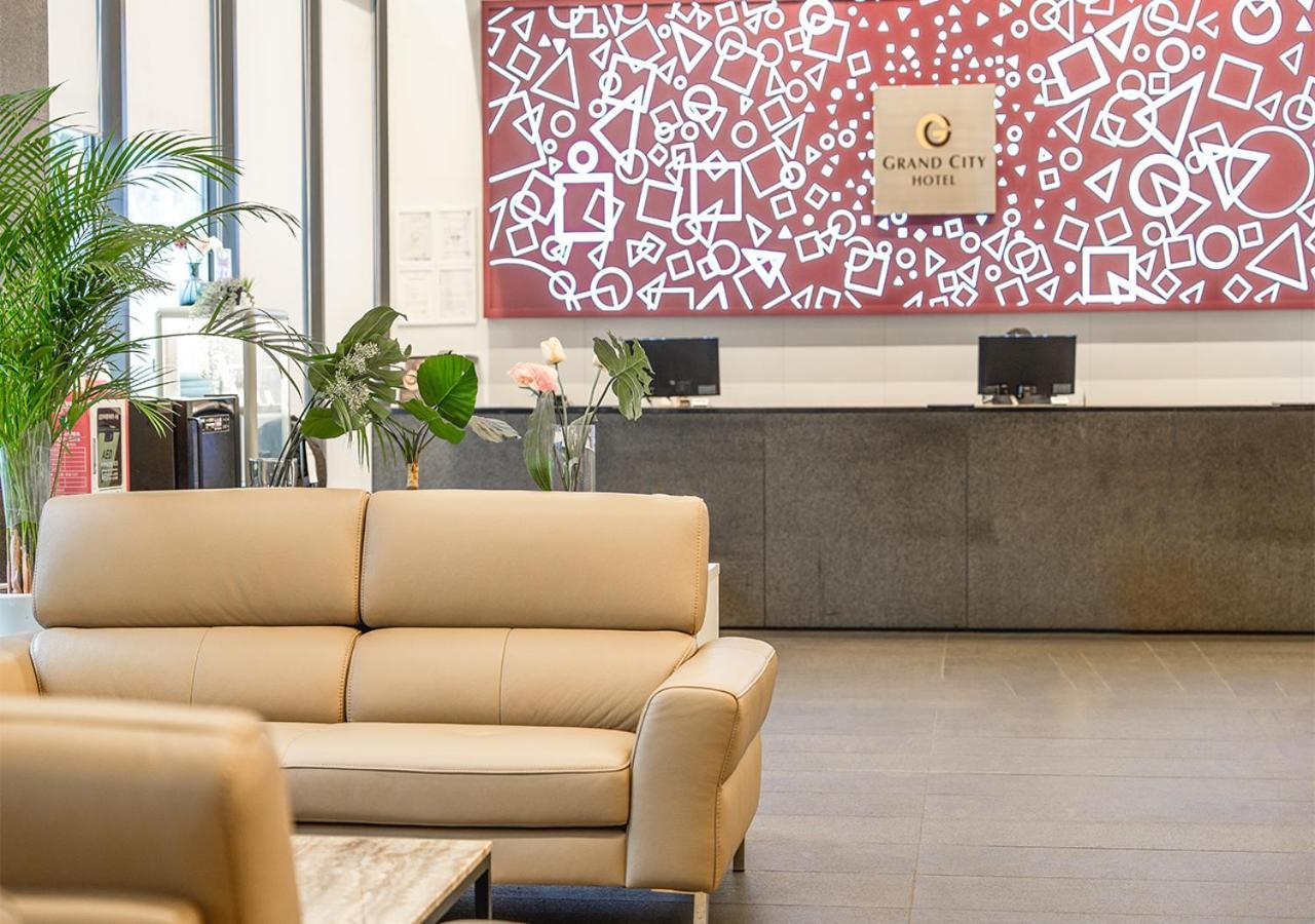 Grand City Hotel Changwon Bagian luar foto