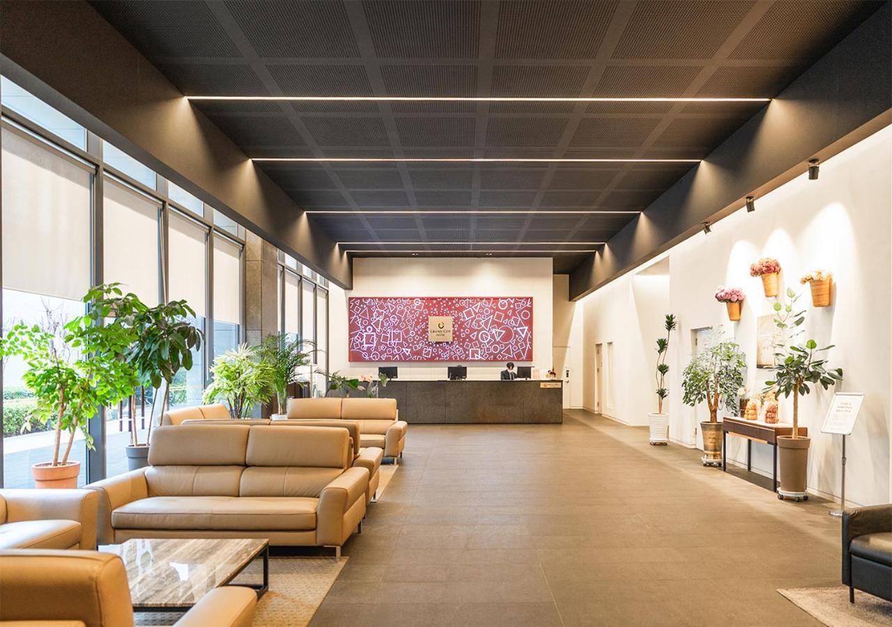 Grand City Hotel Changwon Bagian luar foto