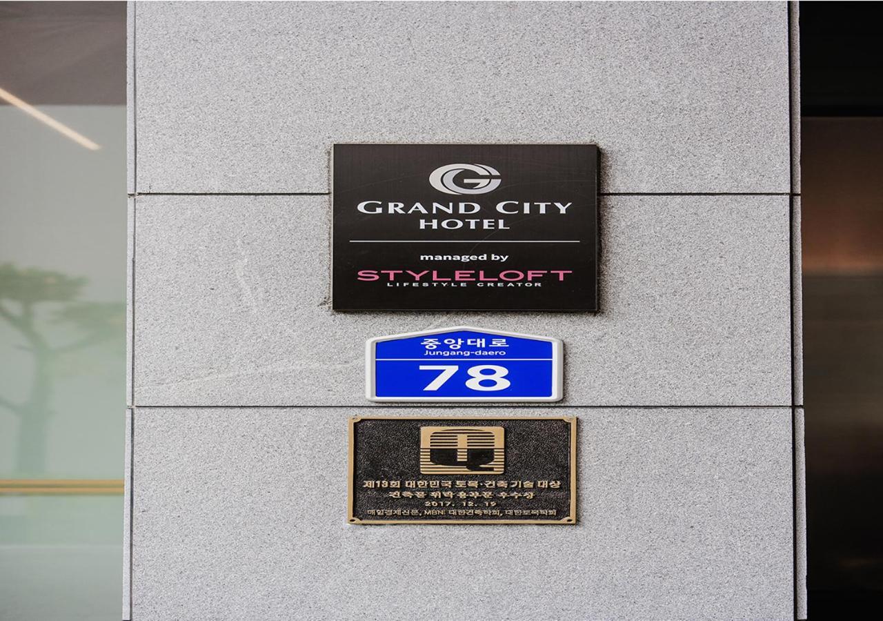 Grand City Hotel Changwon Bagian luar foto