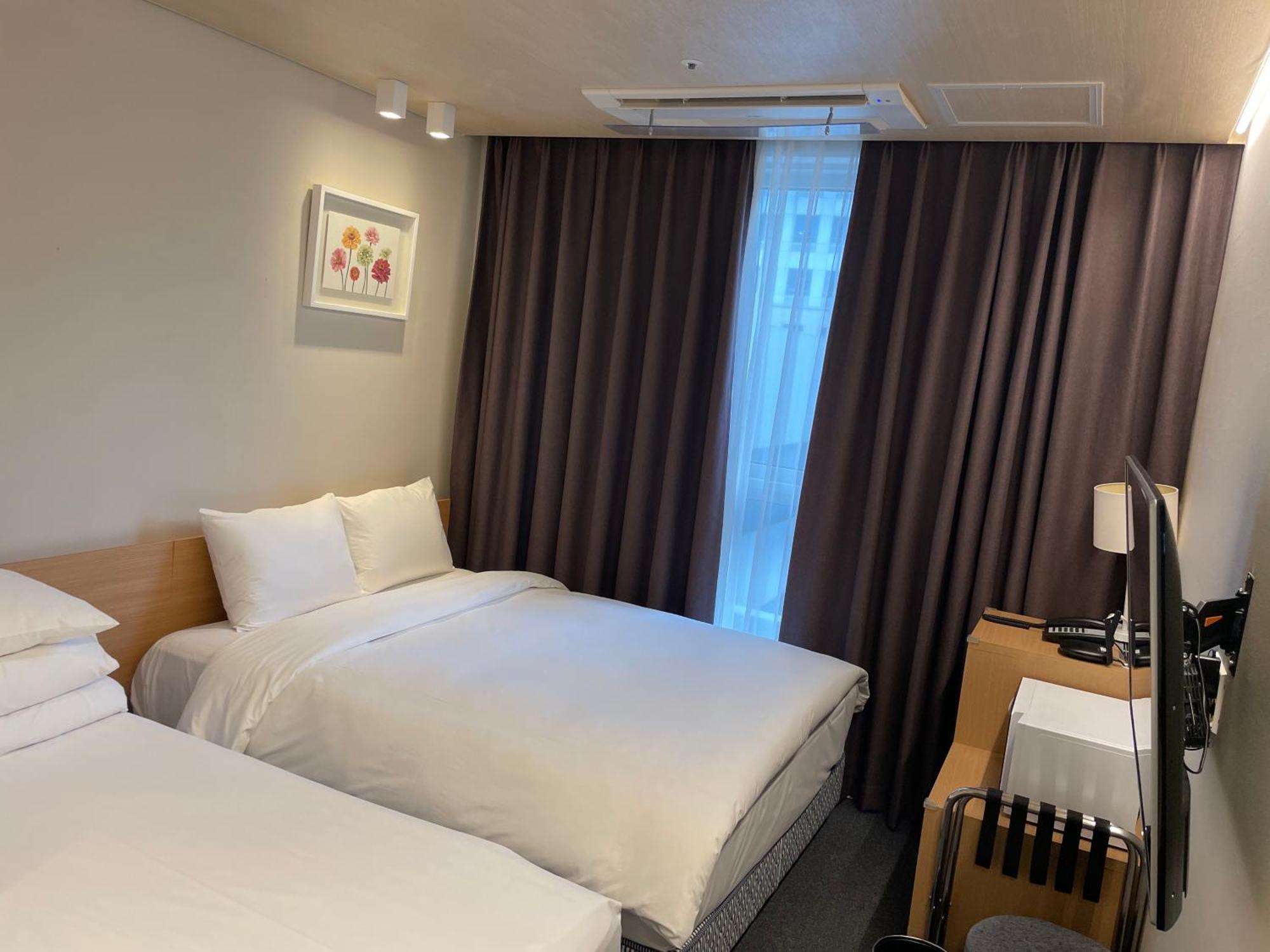 Grand City Hotel Changwon Bagian luar foto