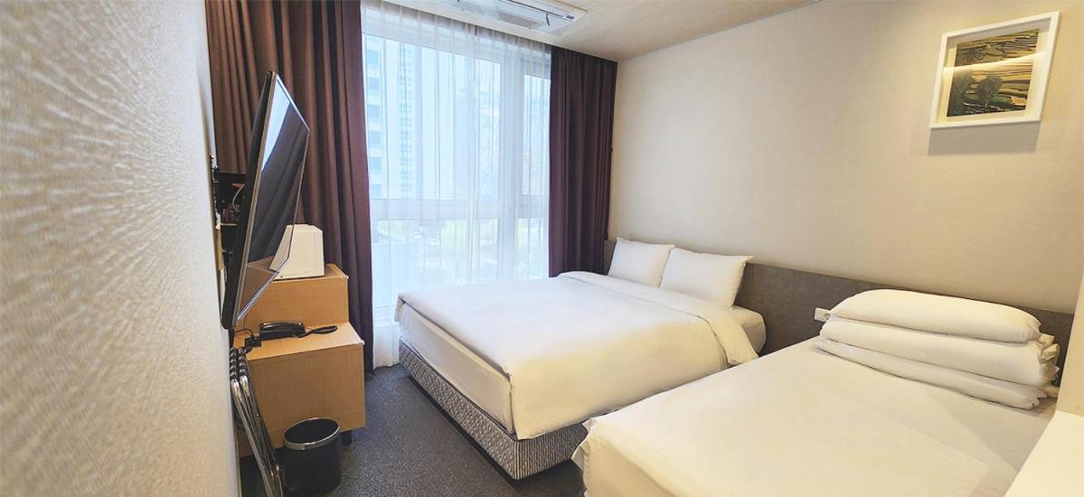 Grand City Hotel Changwon Bagian luar foto