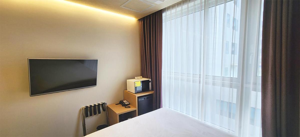 Grand City Hotel Changwon Bagian luar foto