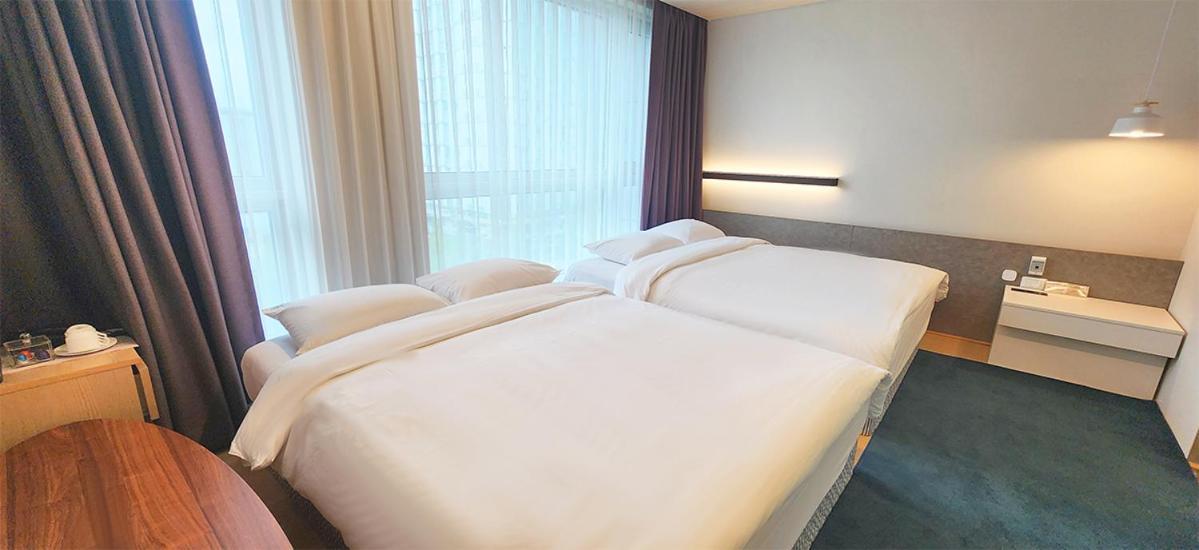 Grand City Hotel Changwon Bagian luar foto