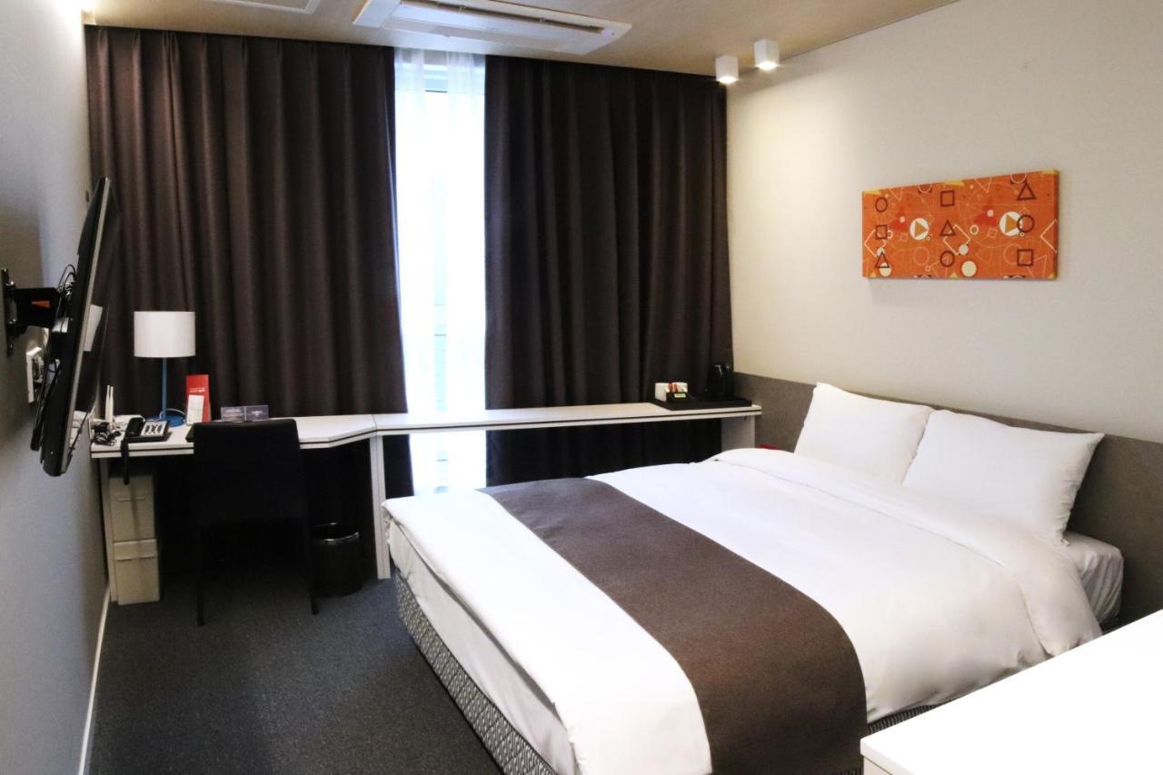 Grand City Hotel Changwon Bagian luar foto