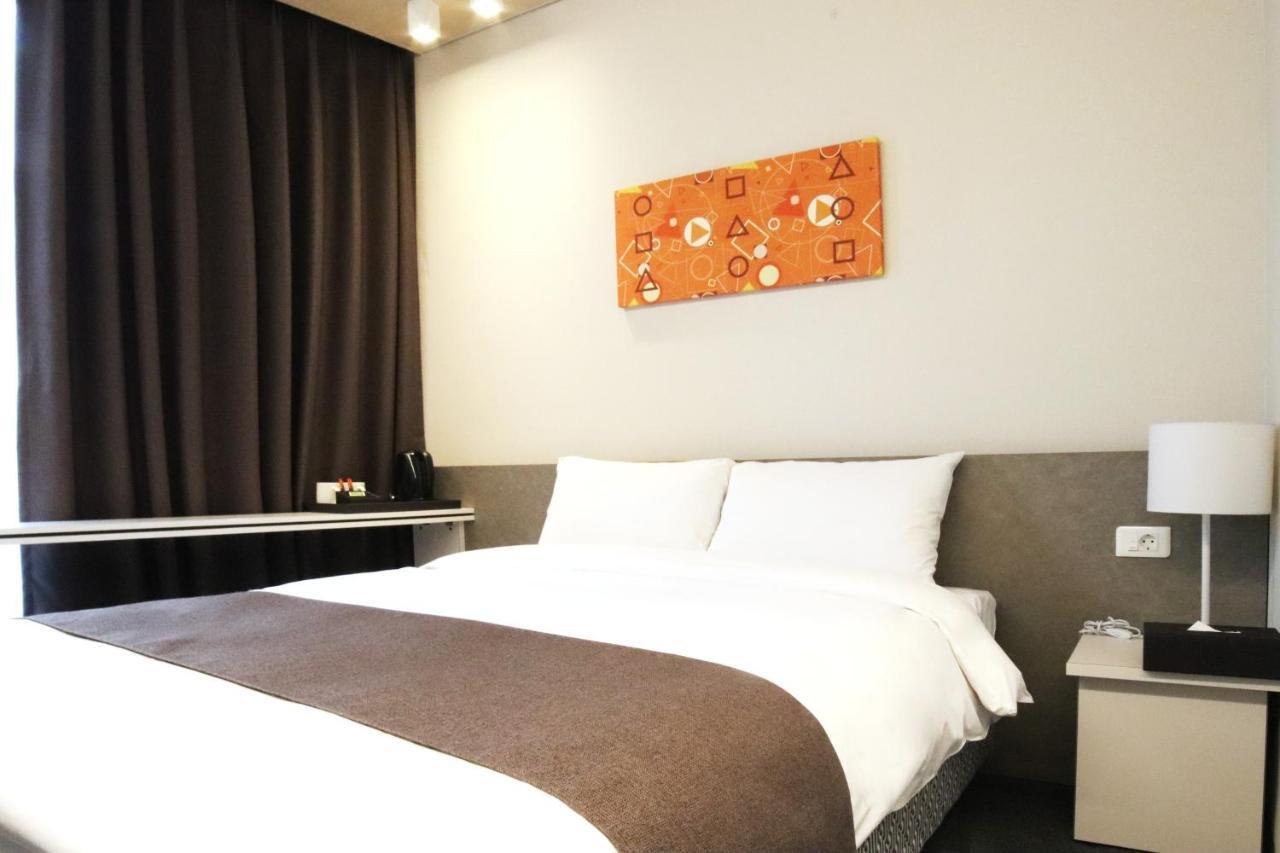 Grand City Hotel Changwon Bagian luar foto
