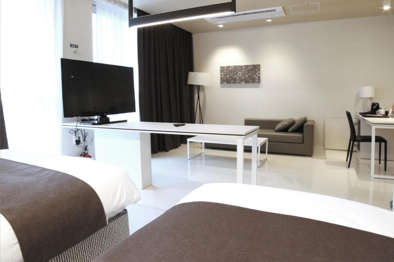 Grand City Hotel Changwon Bagian luar foto