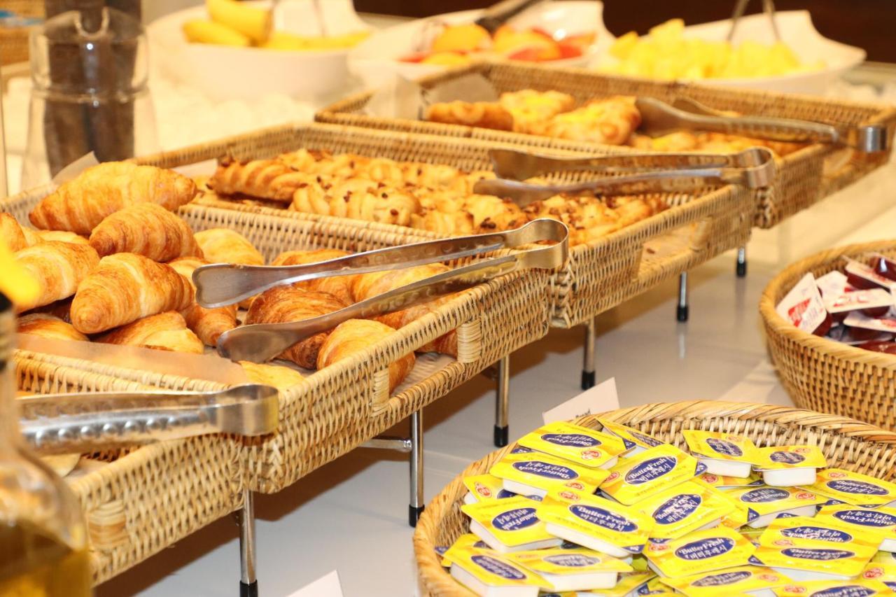 Grand City Hotel Changwon Bagian luar foto