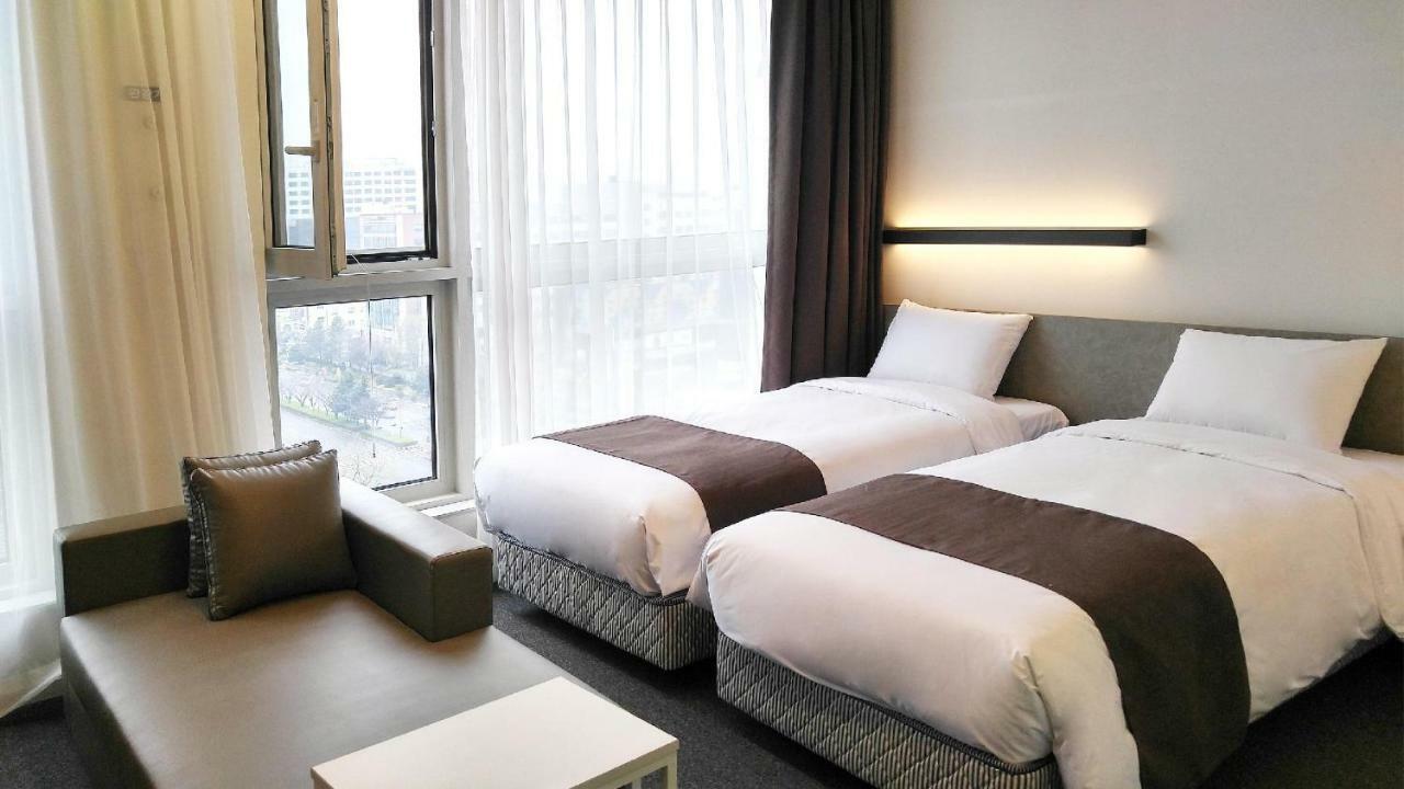 Grand City Hotel Changwon Bagian luar foto