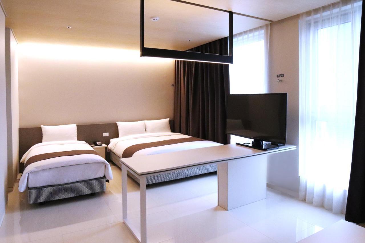 Grand City Hotel Changwon Bagian luar foto